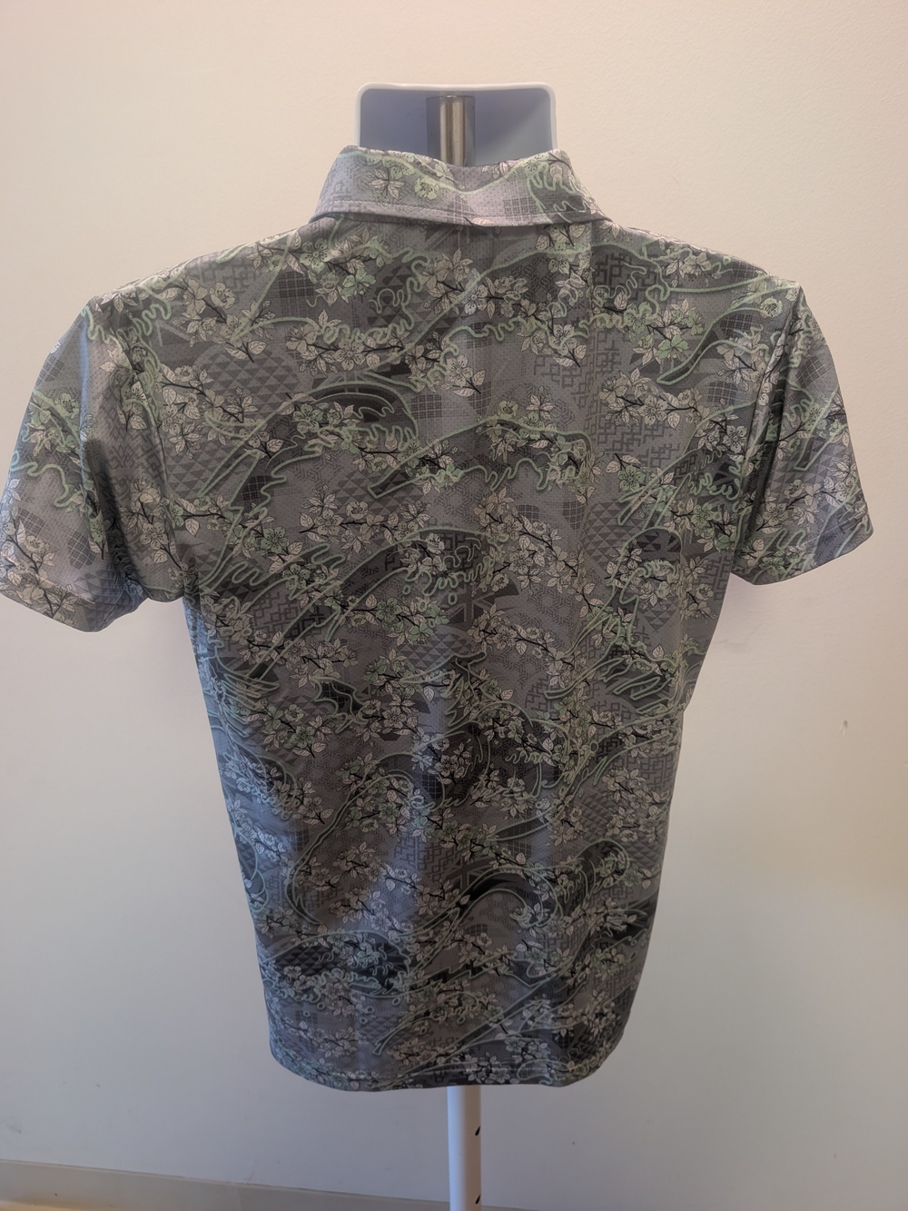 Women's OB Golf Hawaii Grey Floral-Print Polo with Subtle Green Accents - Picture 2 of 3